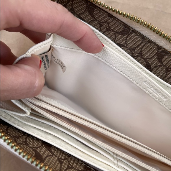 Coach Crossgrain leather accordion zip wallet in chalk/gold - Picture 9 of 11